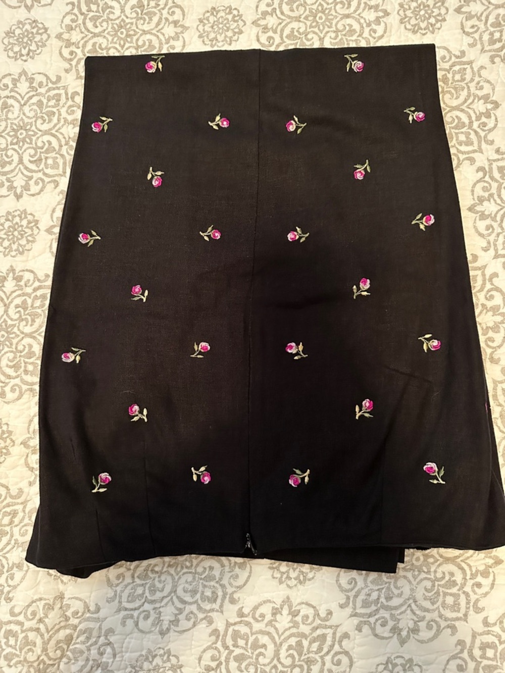 Dress Barn Black Linen/ Rayon Capris with little Embroidery flowers